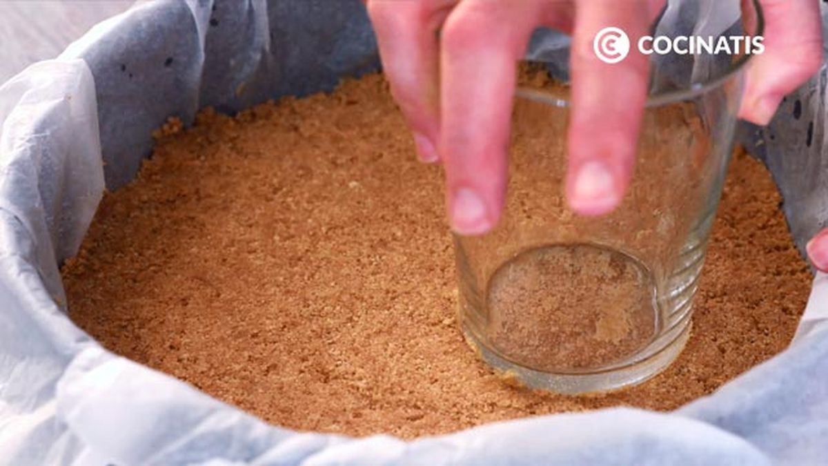 Receta de tarta de nata con fresas  paso 2