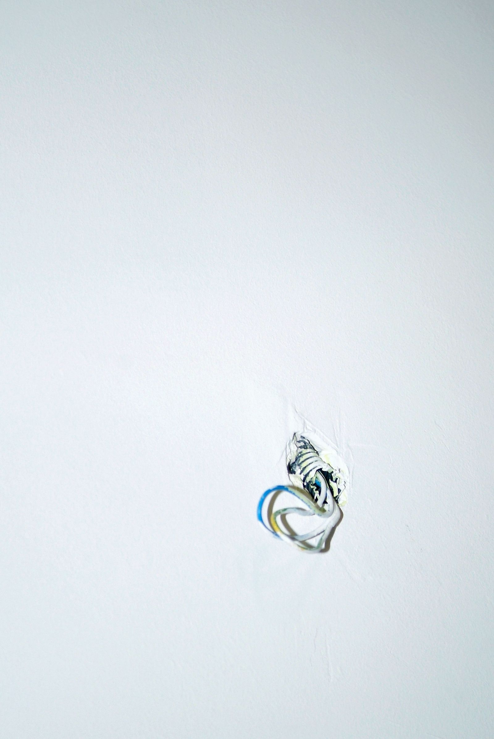 Rellenar y tender rozas en pared paso 7