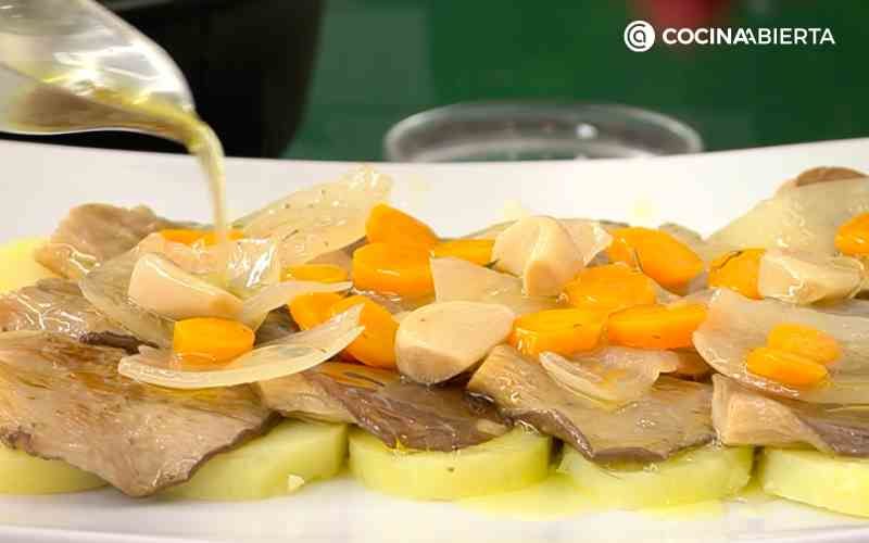 Sirve las setas en escabeche