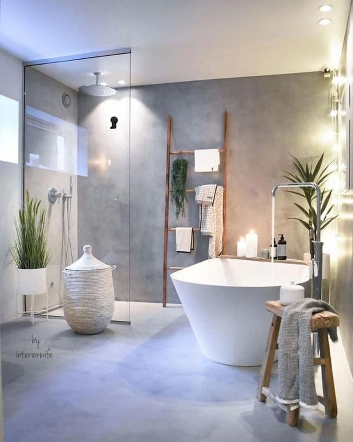 bano con ducha y banera minimalista 1