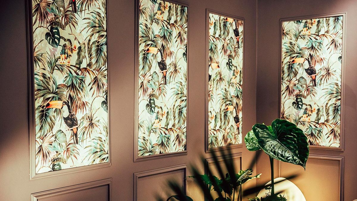 Decorar la pared con molduras de cuarterones