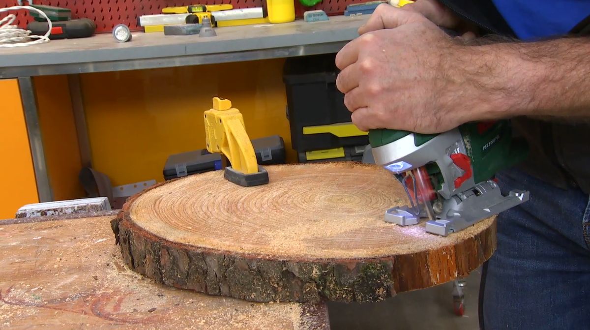 Lámpara con troncos y ramas de madera paso 4