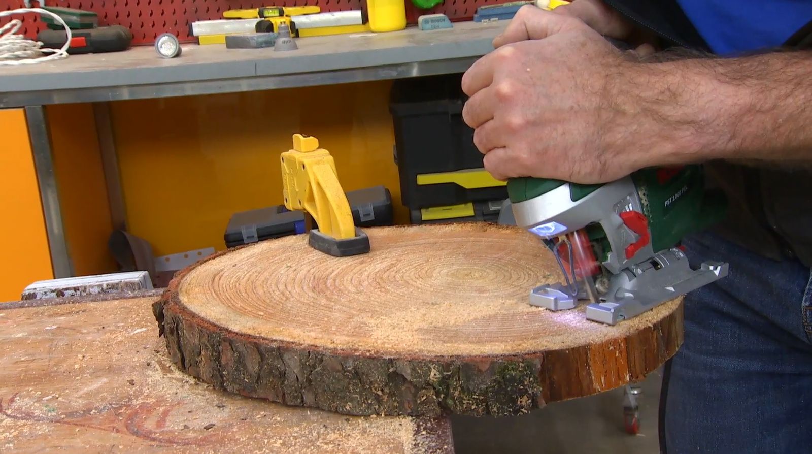Lámpara con troncos y ramas de madera paso 4