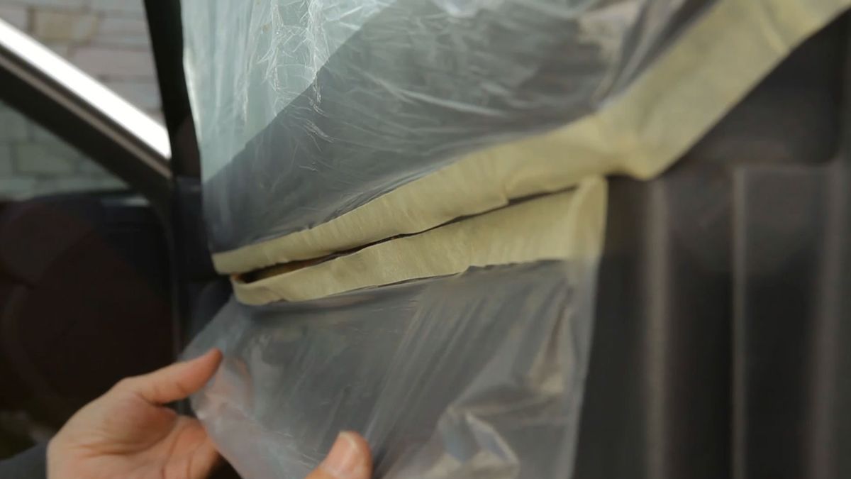 Cómo pegar el tapizado del coche paso 2