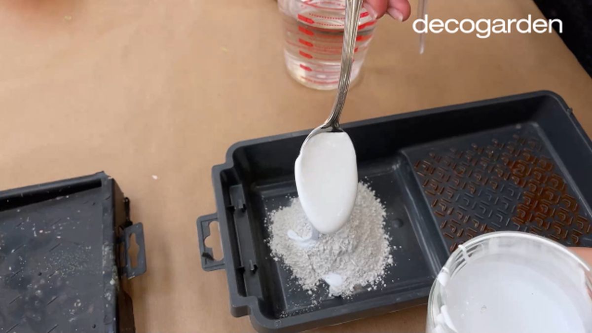 como hacer pintura tiza casera con yeso paso 2