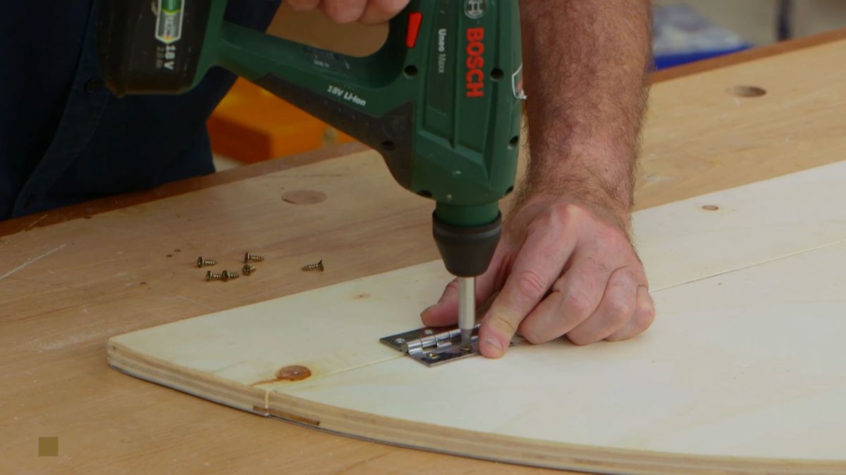 Cómo hacer una mesa redonda abatible paso 9