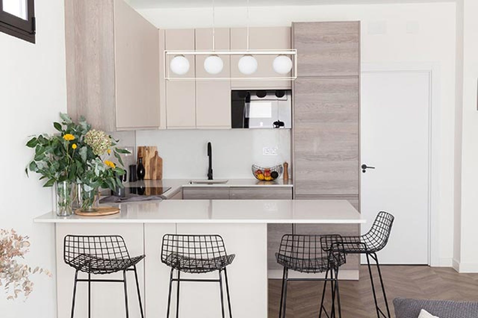 Cocinas con barra una tendencia decorativa y funcional 11