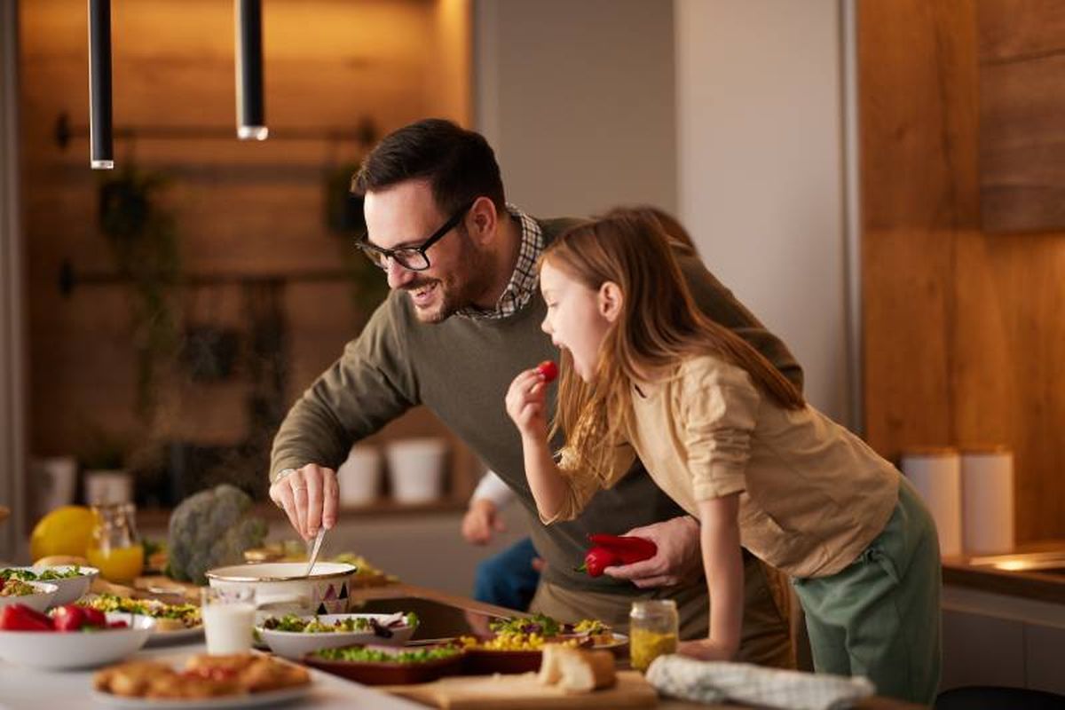 cena en familia para fomentar habitos saludables