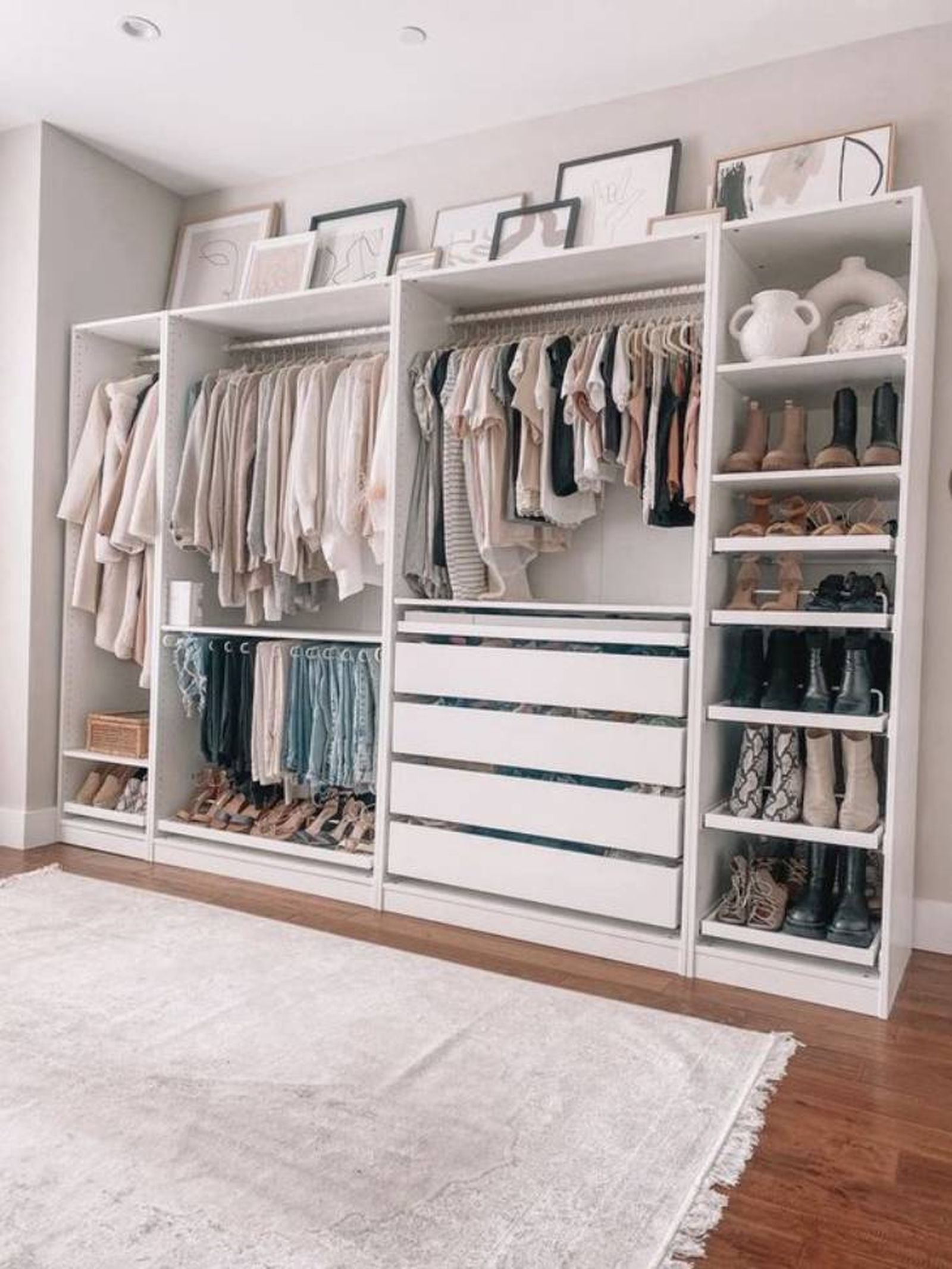 vestidor organizado por temporadas pinterest Priscilla Blanco