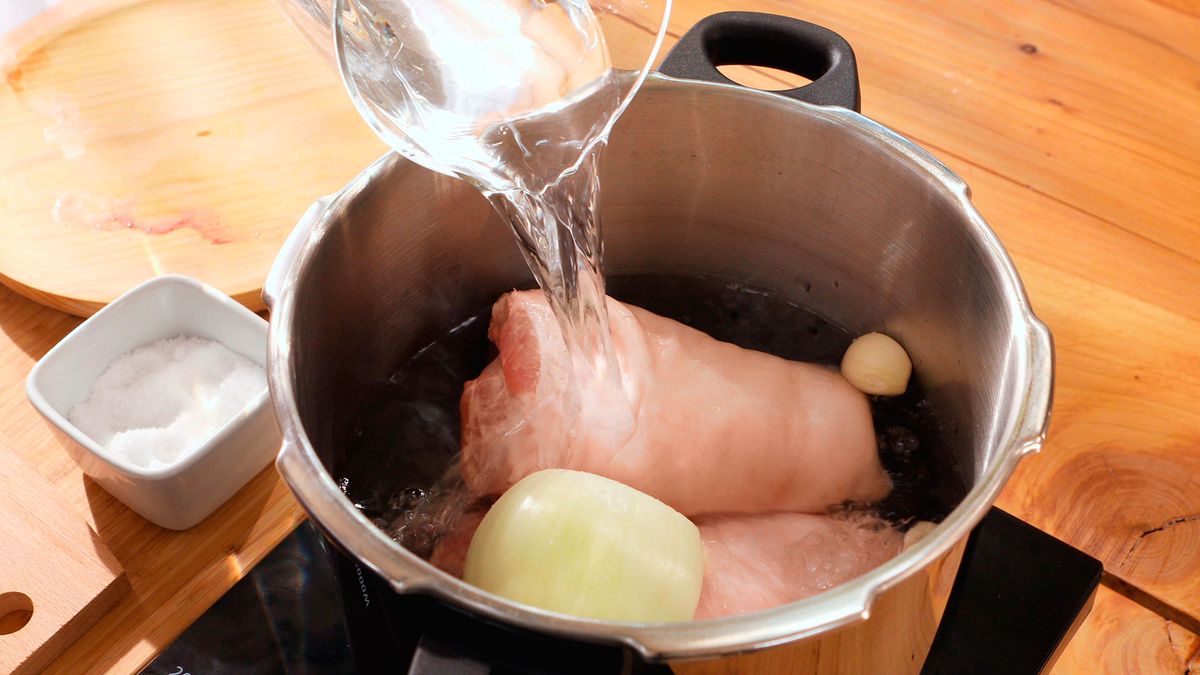 Codillo al horno con romero y tomillo   Paso 1