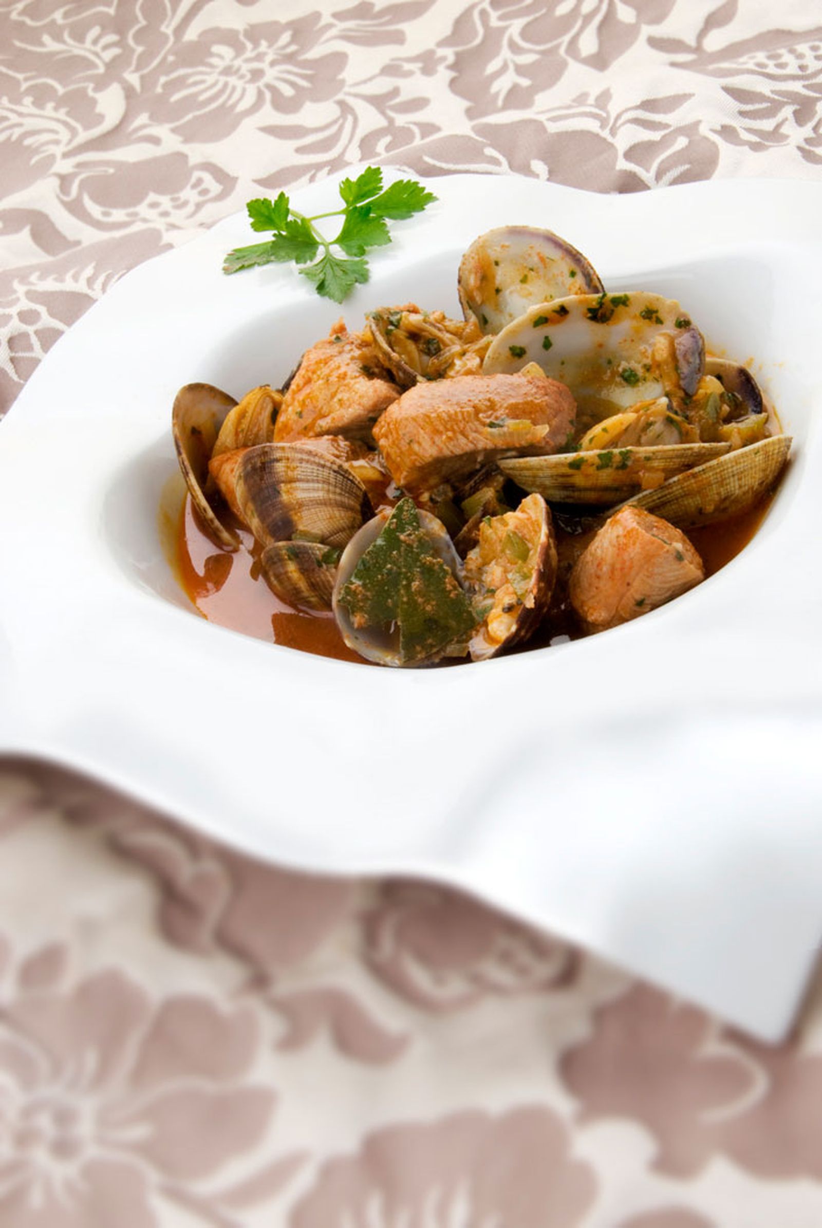 Guiso de cerdo con almejas