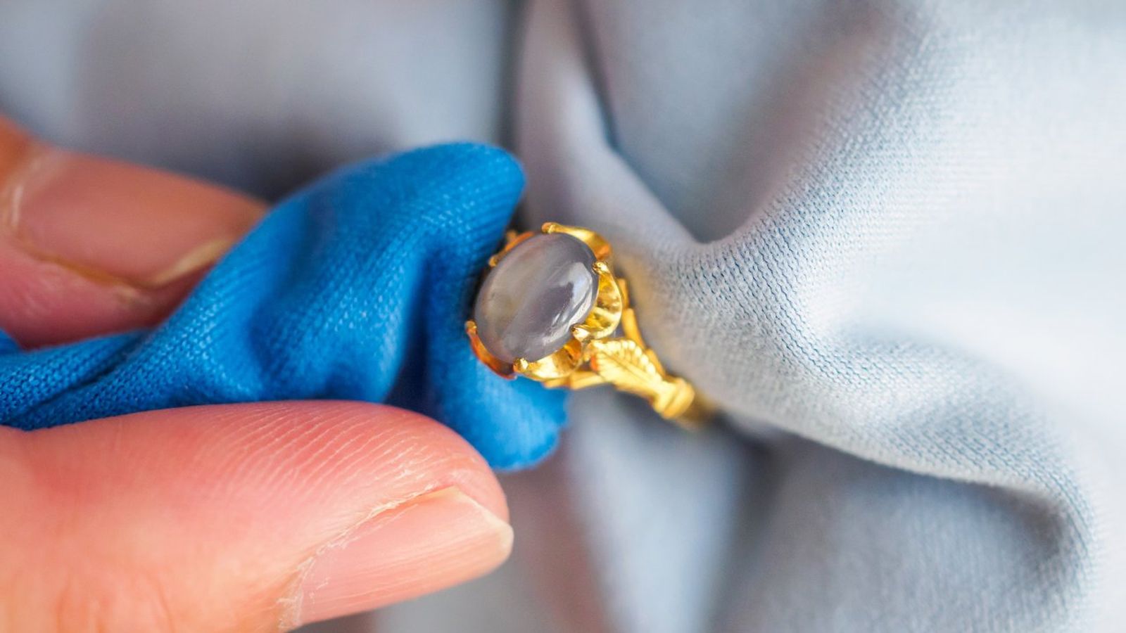 como se limpia el oro en casa