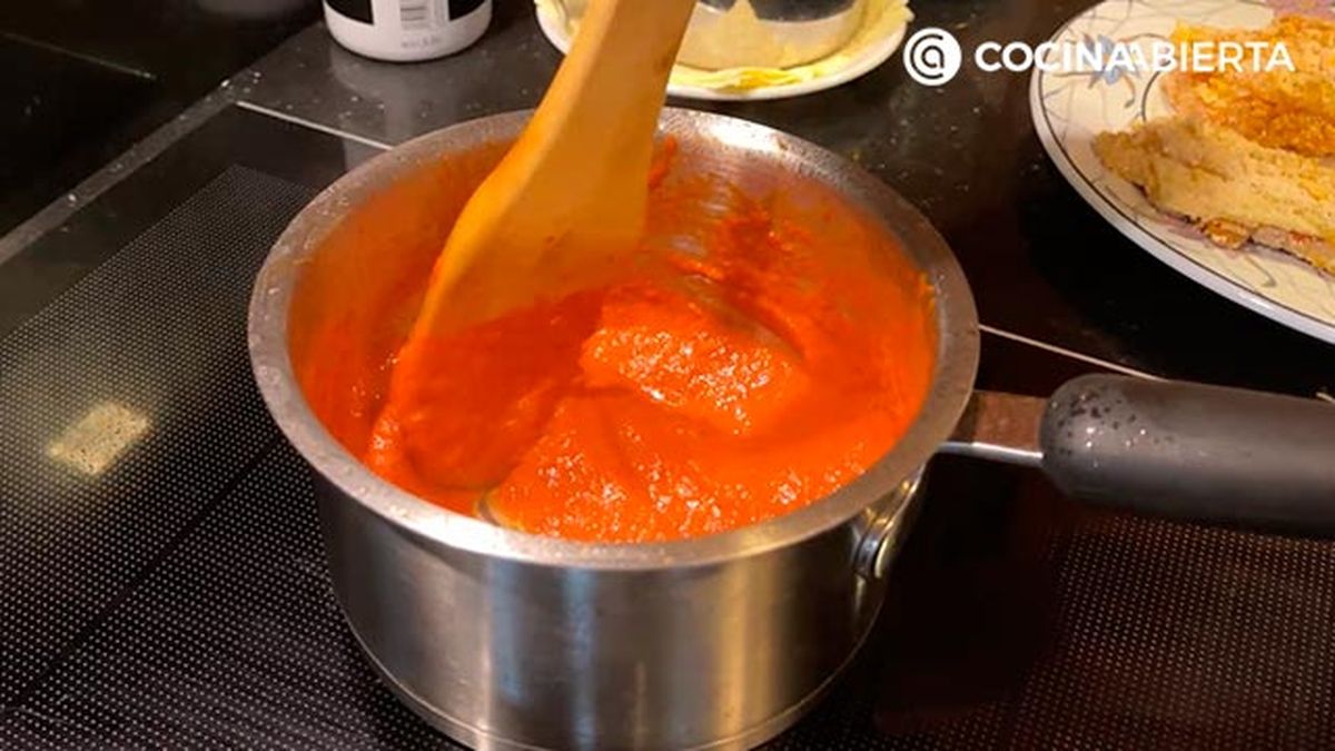 pechuga de pollo rellena de jamon y queso con salsa de pimientos receta joseba arguinano paso4