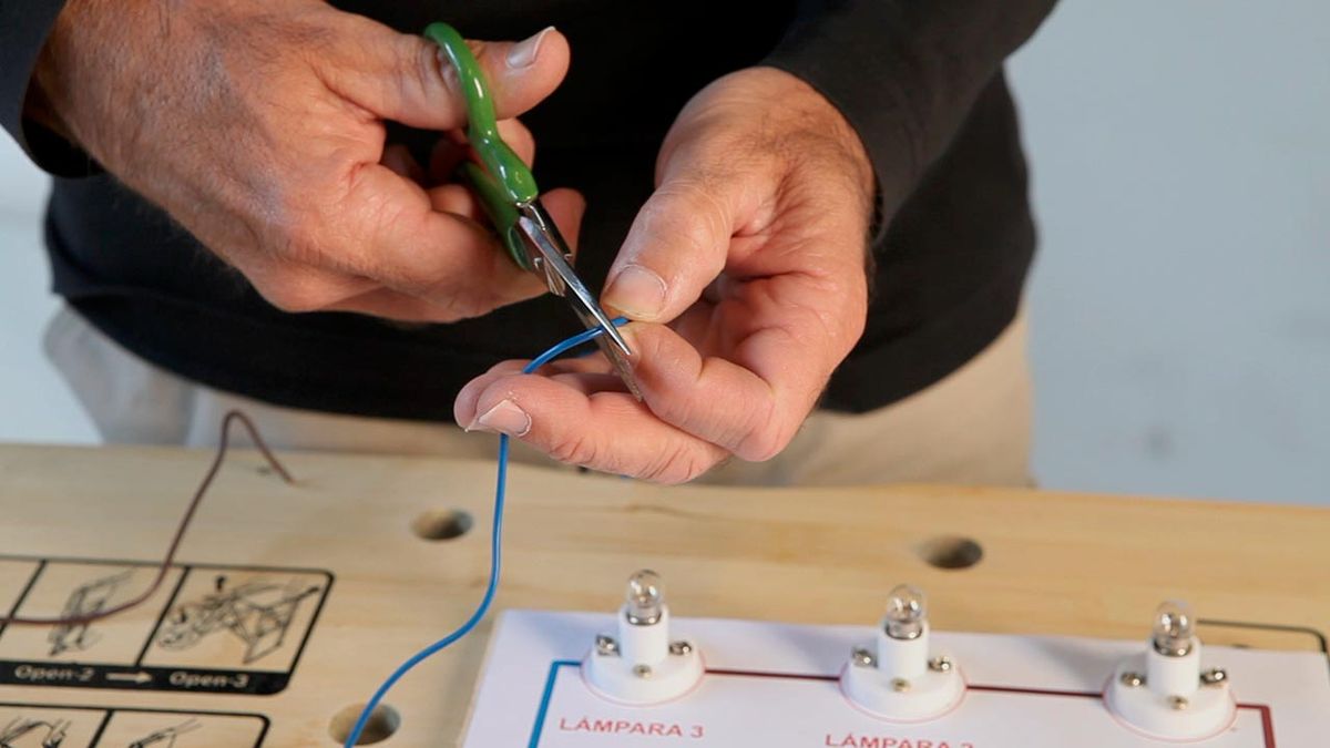 Cómo funciona un circuito eléctrico en serie paso 3