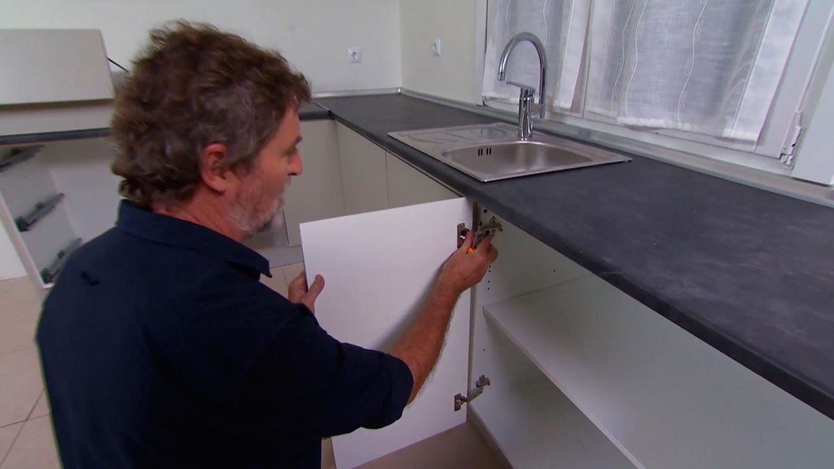 Cómo instalar una cocina en ángulo (Parte 2) paso 12