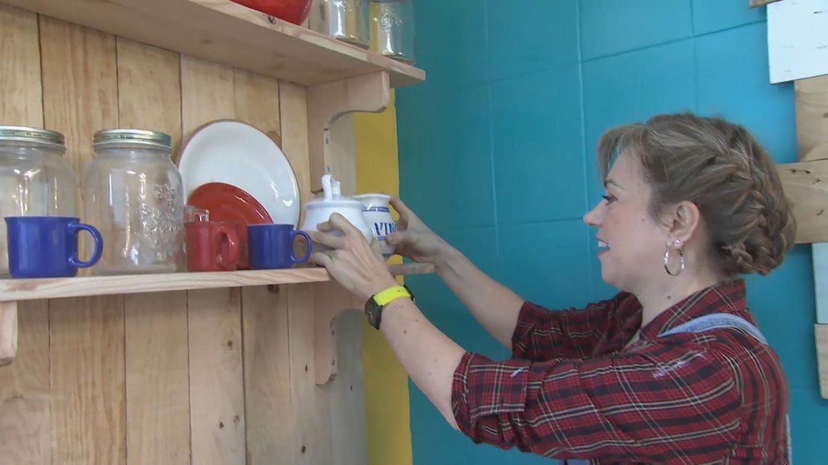 Deco764 Cocina rustica acogedora reloj madera sin obra paso 9