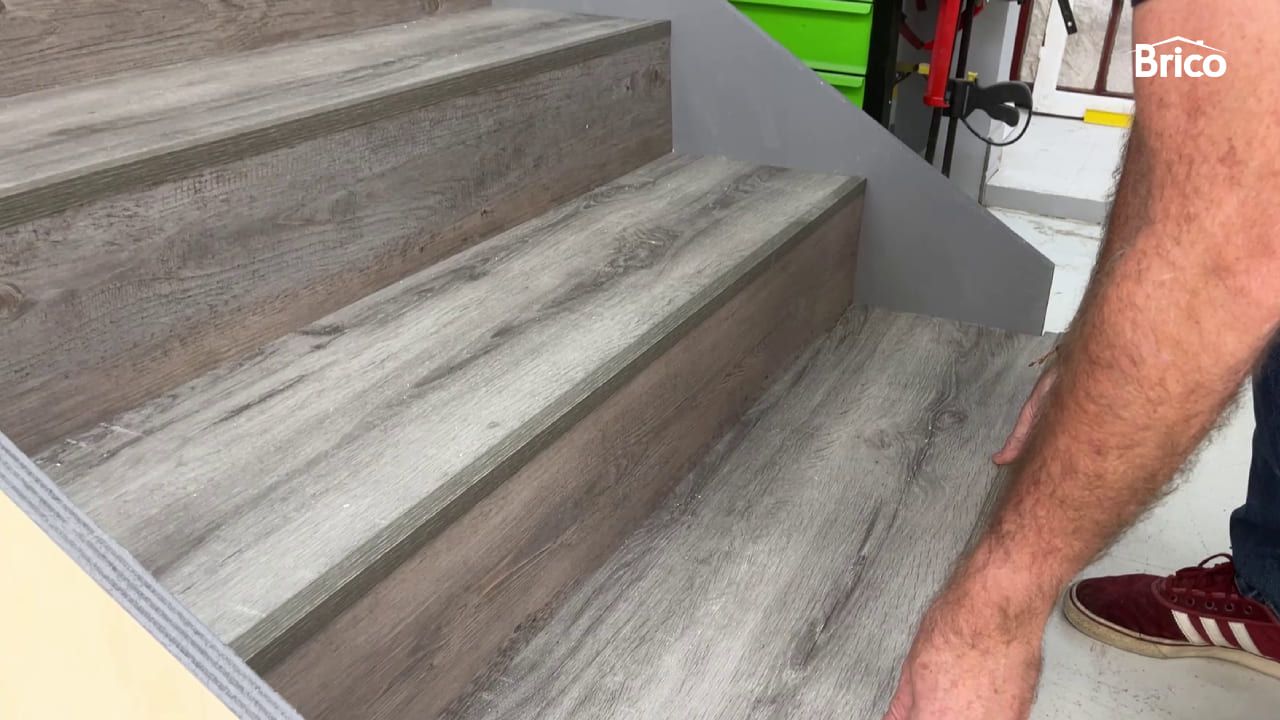 Bricomania 49 forrar escaleras vinilo 11