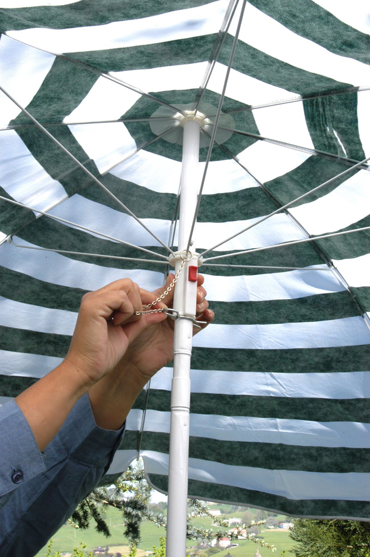 Colocar un pasador en una sombrilla averiada paso 7