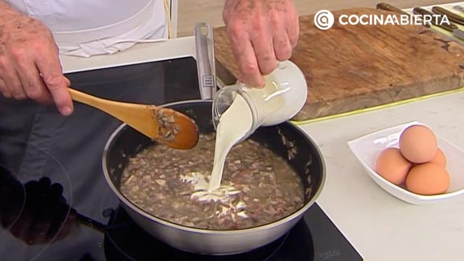 huevos en hojaldre con crema volvoanes rellenos al horno receta karlos arguinano karl67890321 paso2