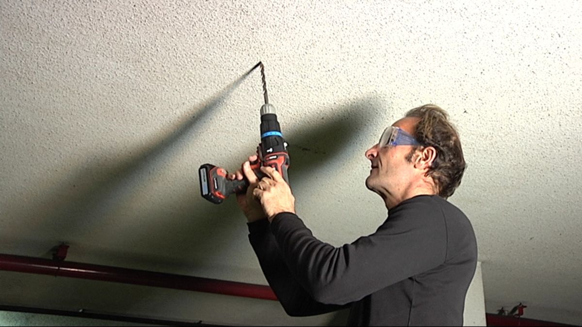 Fijar argolla en techo paso 4