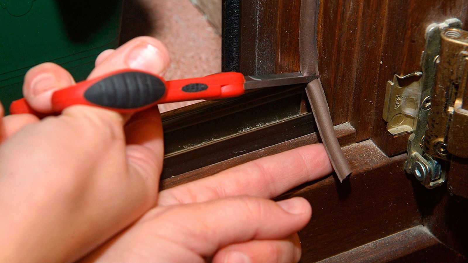 Colocación de burletes aislantes paso 4