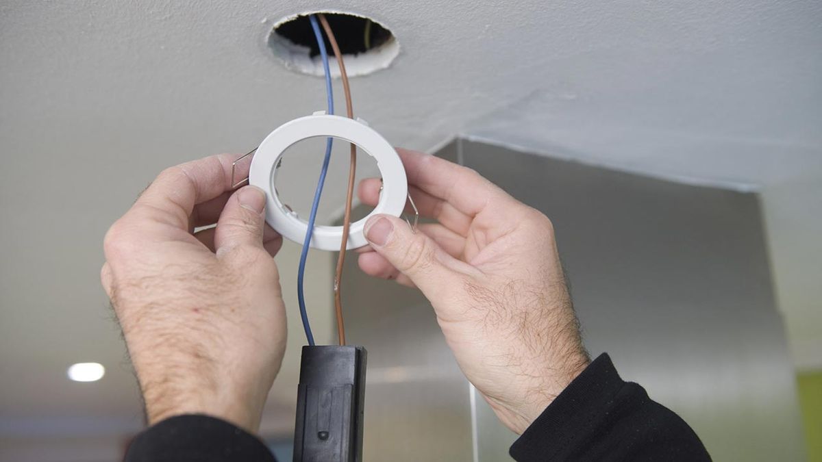 brico 0540 1 Cambio halogenas focos economicos paso 6