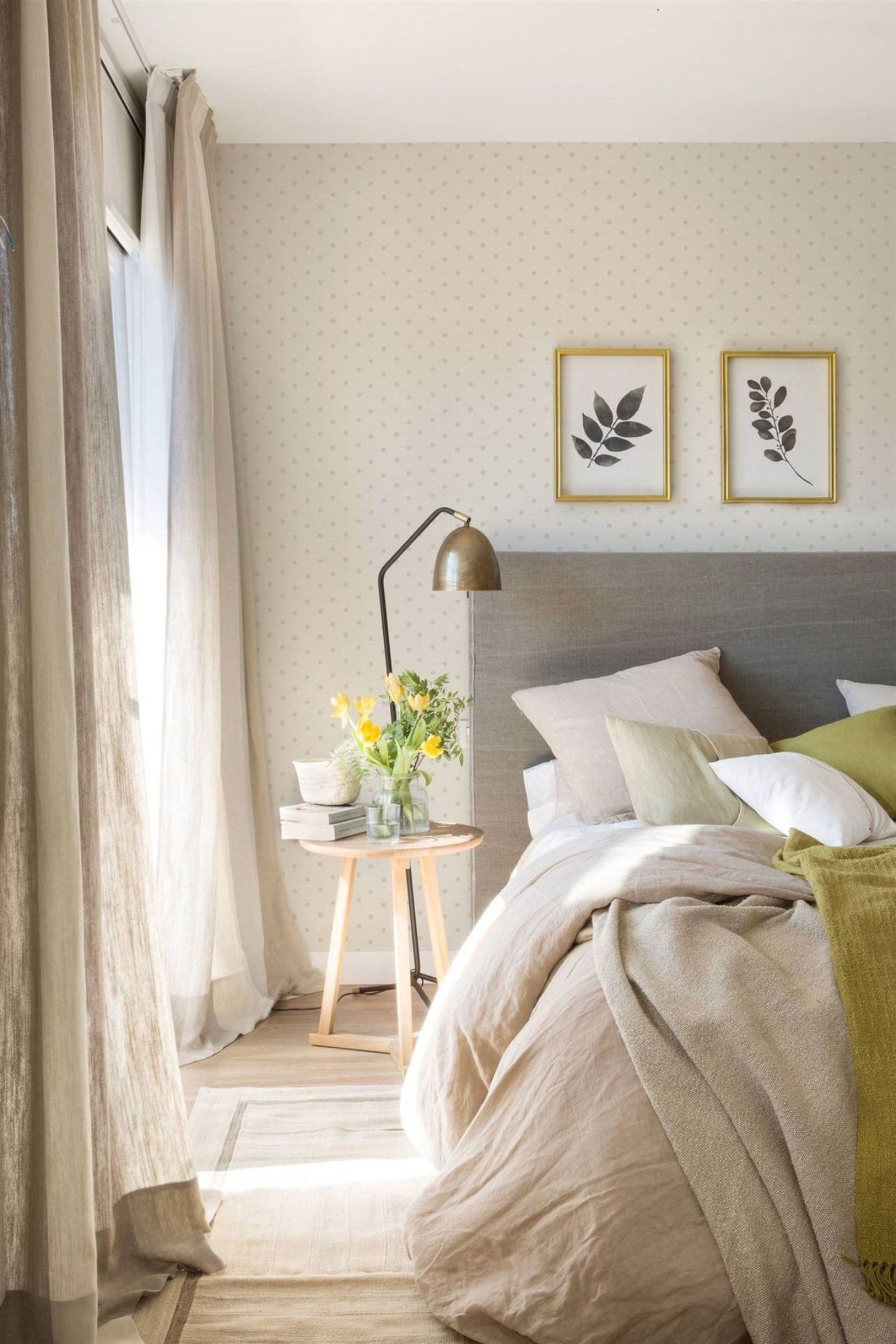 Dormitorio con tonos cálidos