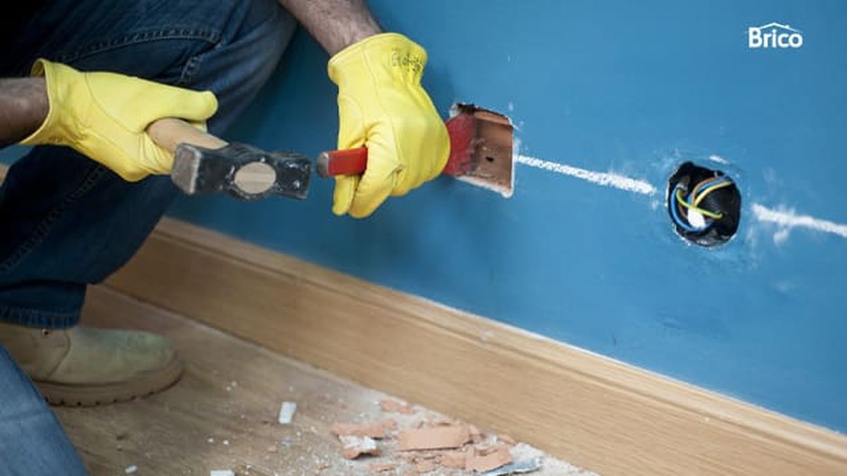 Bricomania 680 como instalar un enchufe y un aplique de pared paso2