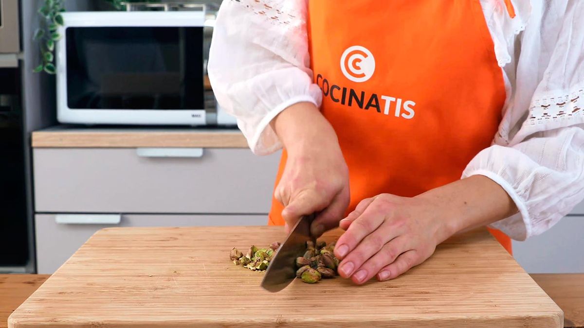 Bombones salados de queso y pistachos  paso 1