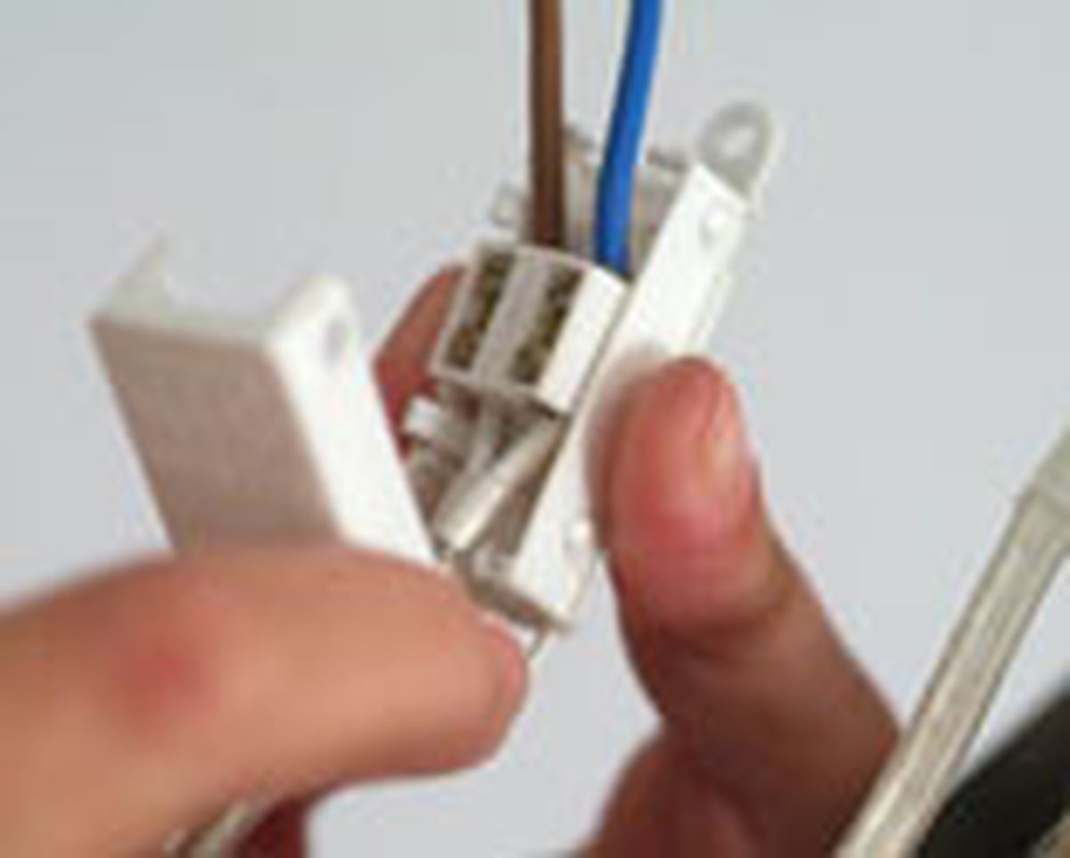 briconsejo_0460 2 Instalacion lampara techo paso 7