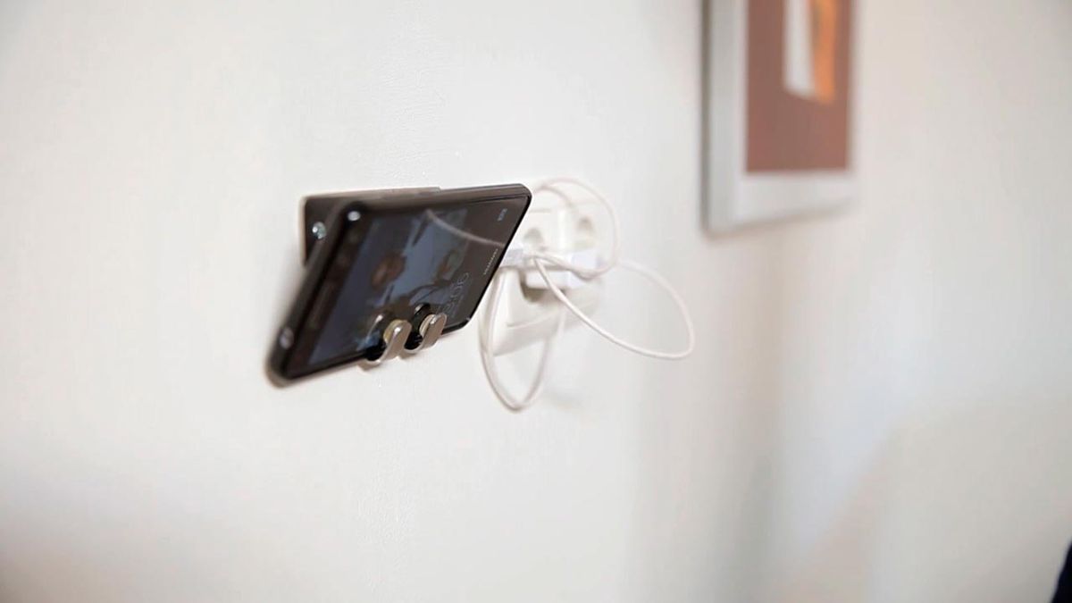 Diferentes tipos de soportes para cargar el móvil paso 4