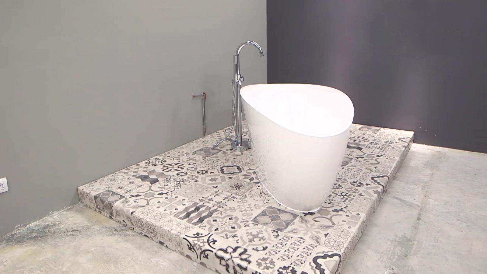 Cómo instalar una bañera exenta paso 13