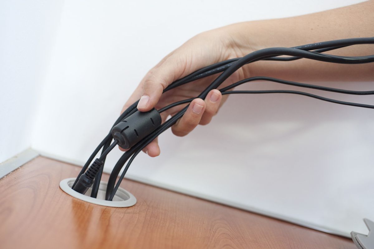 Bricomania 665 Colocar tapa pasacables p6