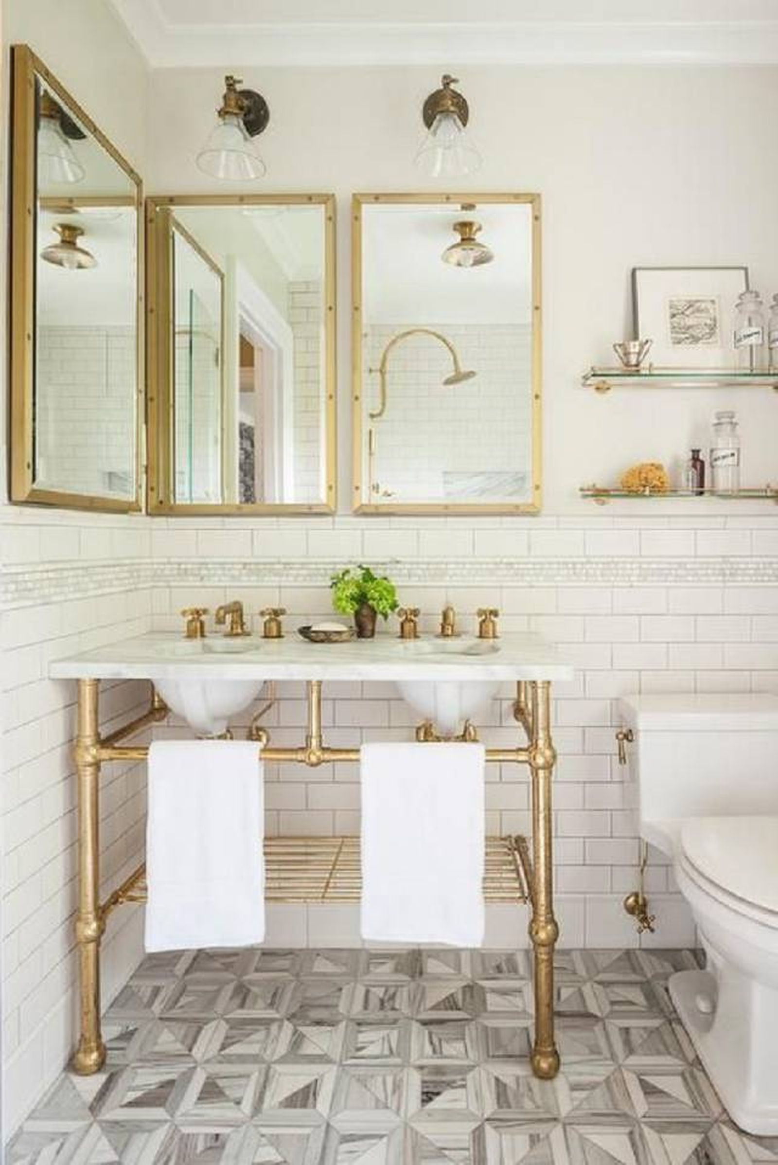 Baño pequeño con encanto 12