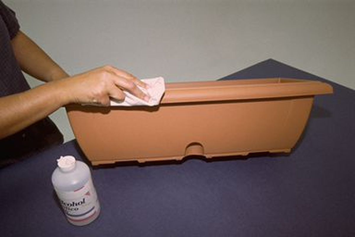 Decorar jardineras de plástico paso 1