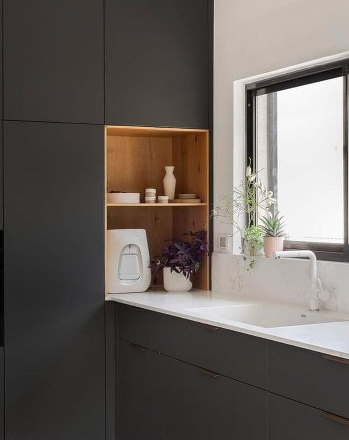 cocina blanca y negra mate