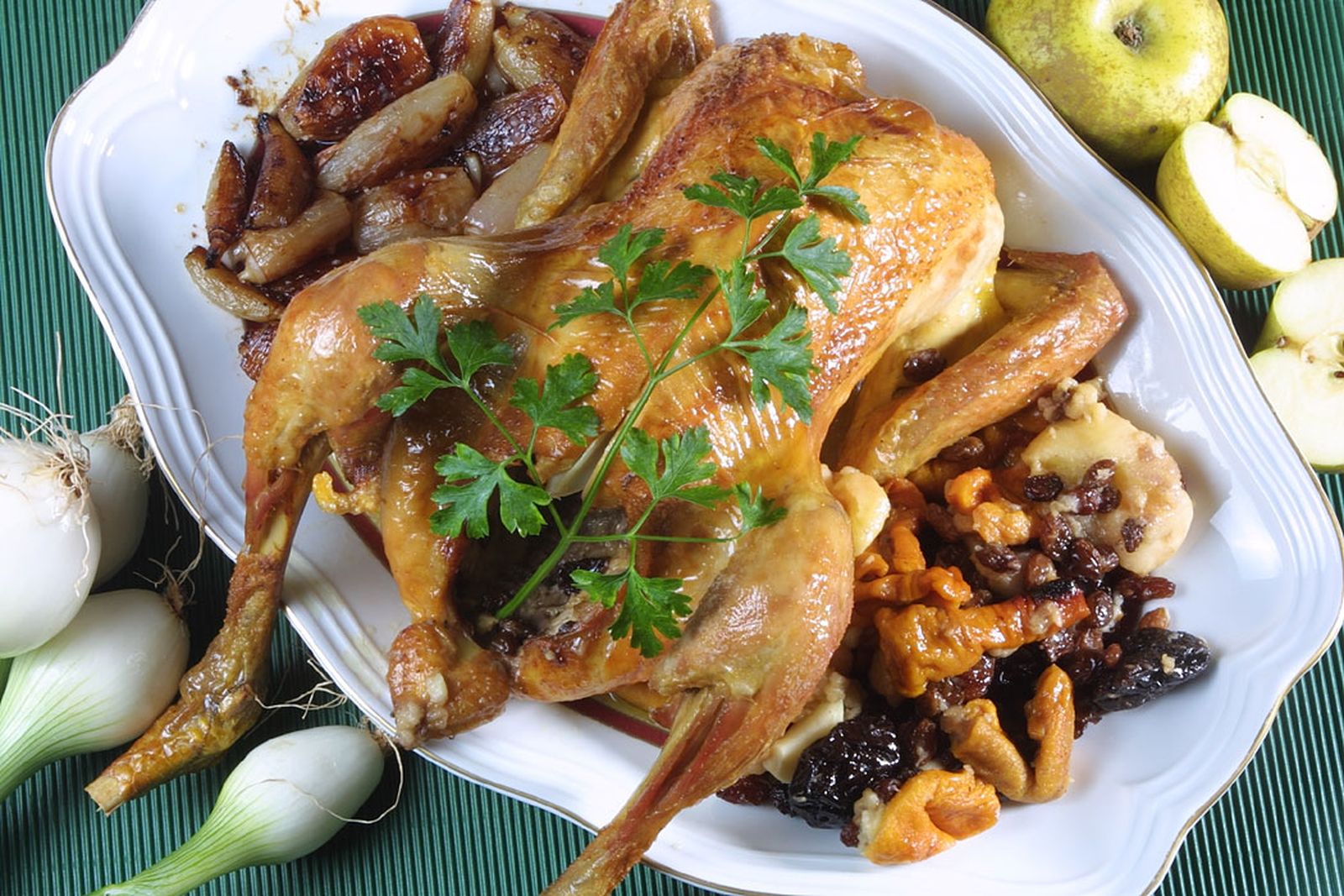 Pollo asado con frutas