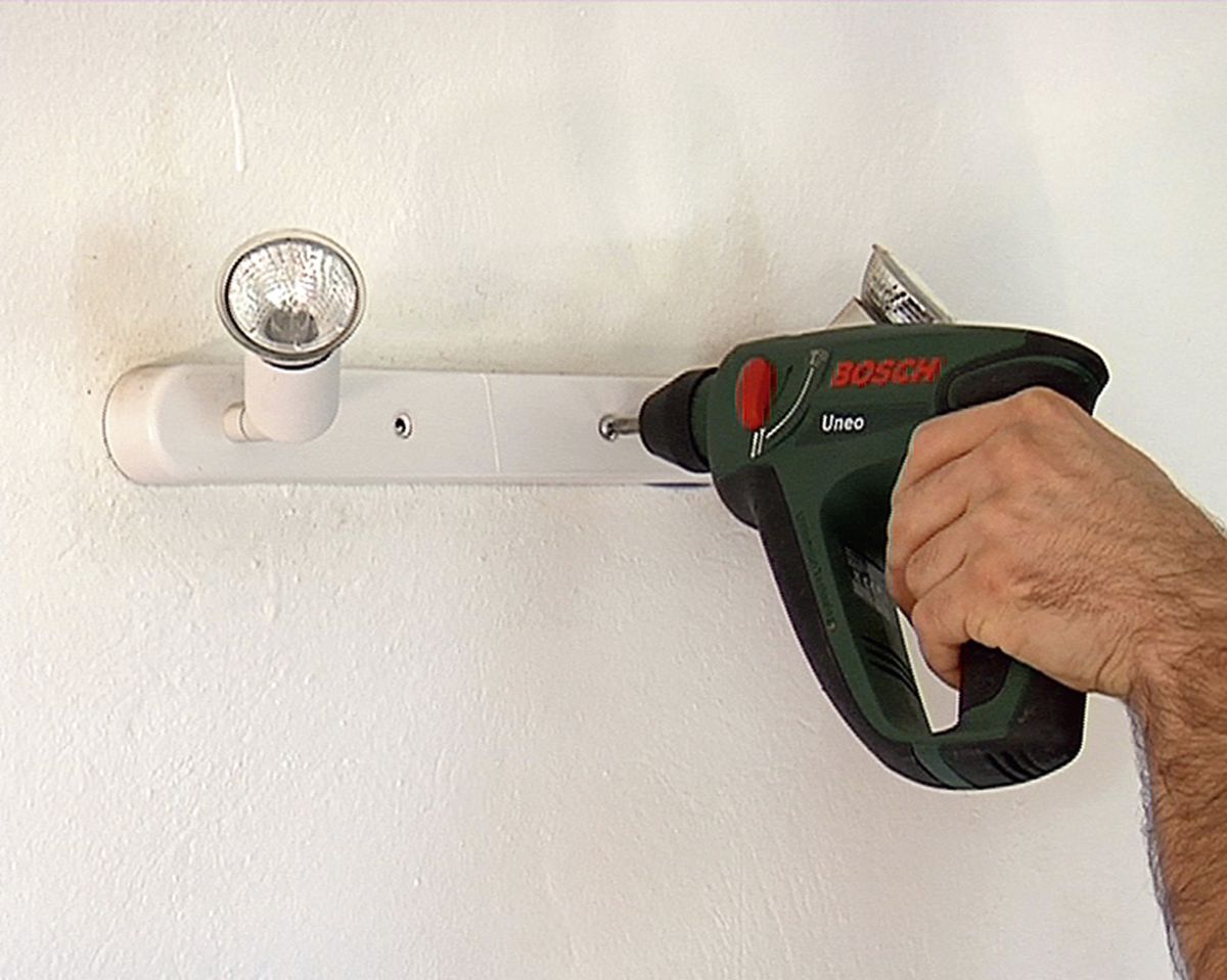 Cambiar aplique de pared paso 1