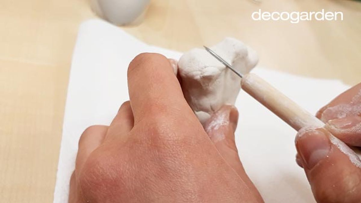 como hacer una escultura de mujer con arcilla paso 2