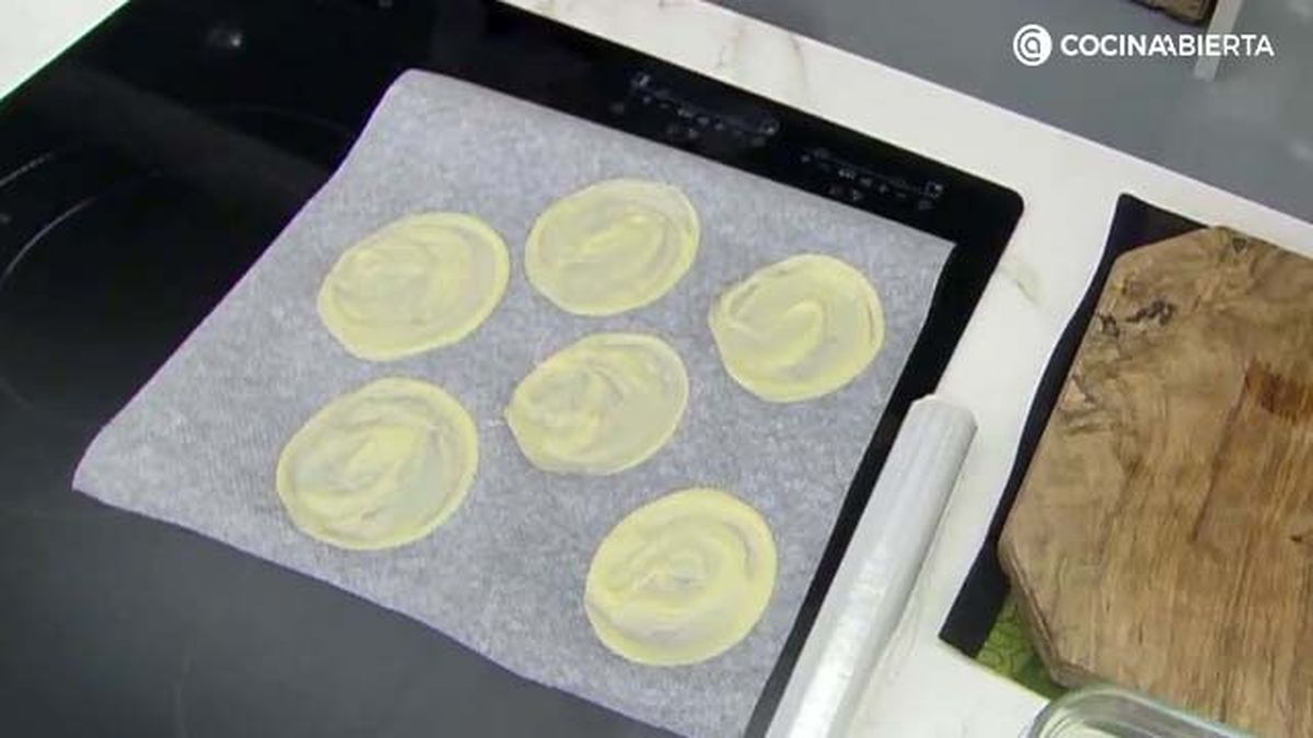 5719 2 barquillos con helado de avellana paso3