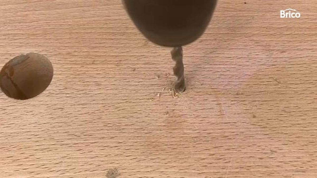 Como arreglar una mesa o banco de trabajo paso 9