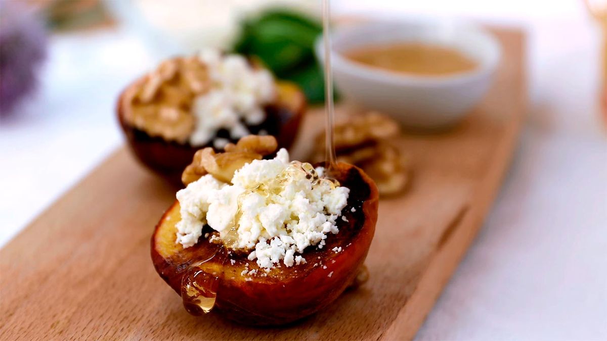 Receta de melocotón a la plancha con queso fresco, nueces y miel   paso 4