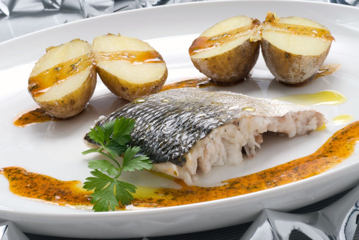 222 Lubina con patatas y mojo xl