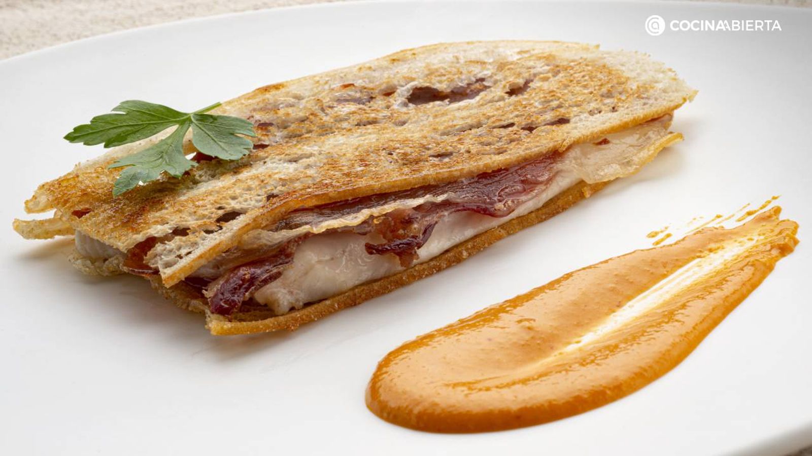 emparedados de sabiron y jamon con salsa romesco receta