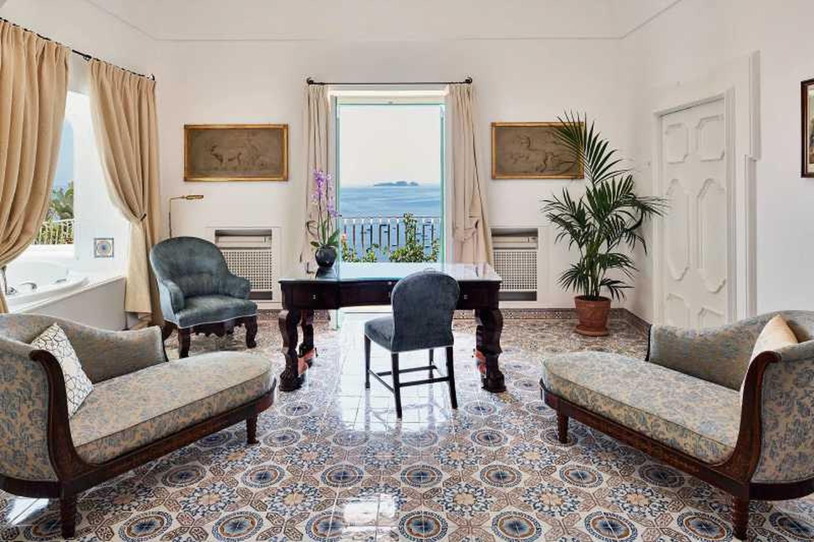 Suite superior de Le Sirenuse en Positano, Italia