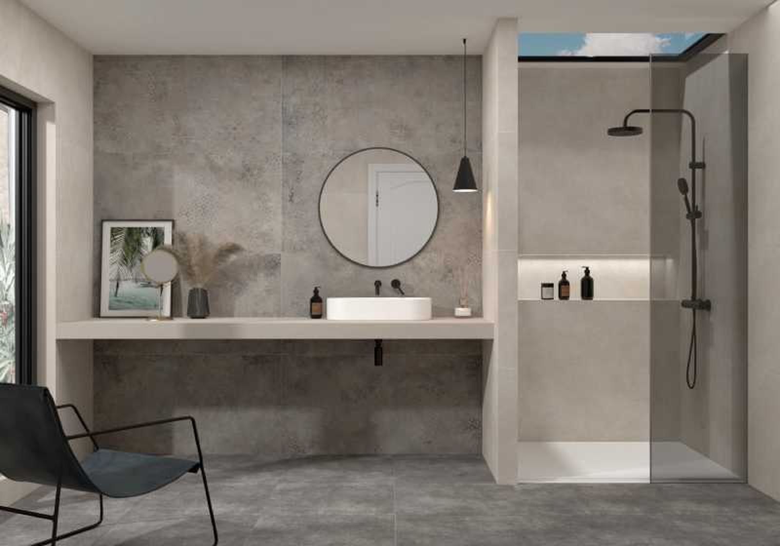Baño con azulejos de estilo neutro.