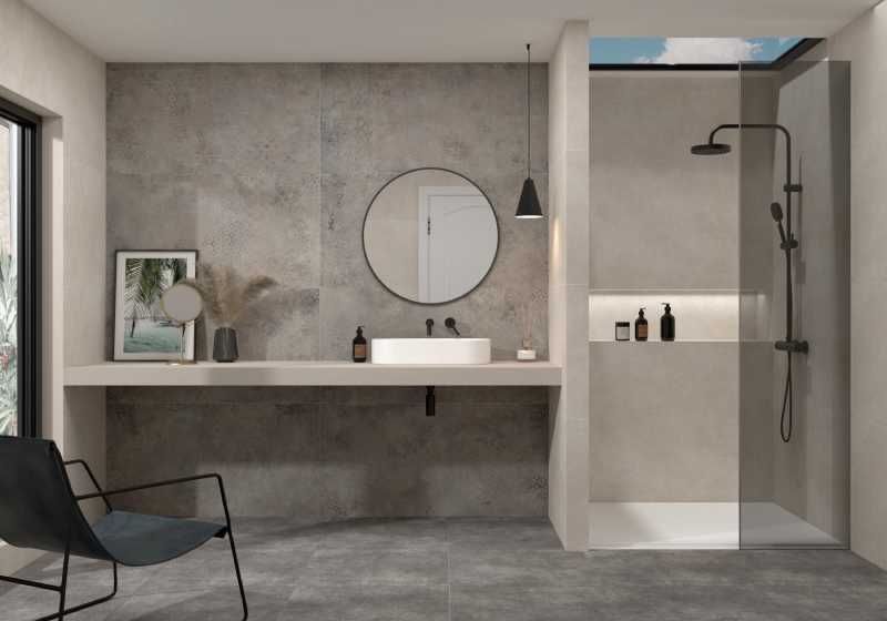Baño con azulejos de estilo neutro.