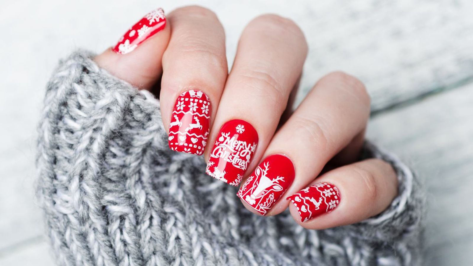 Es el momento de transforma tus uñas con motivos navideños