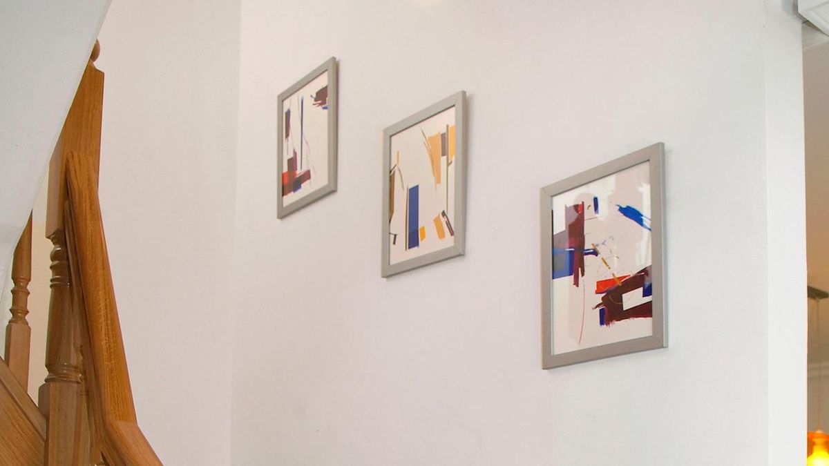 Brico 0482 1 colocacion cuadros escalonados paso 6