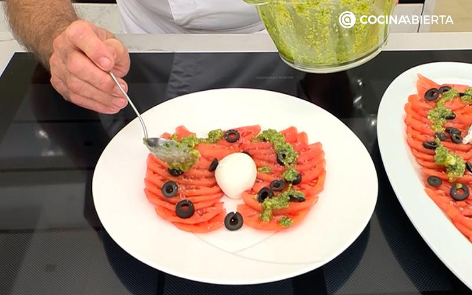 Adereza las ensaladas con el pesto